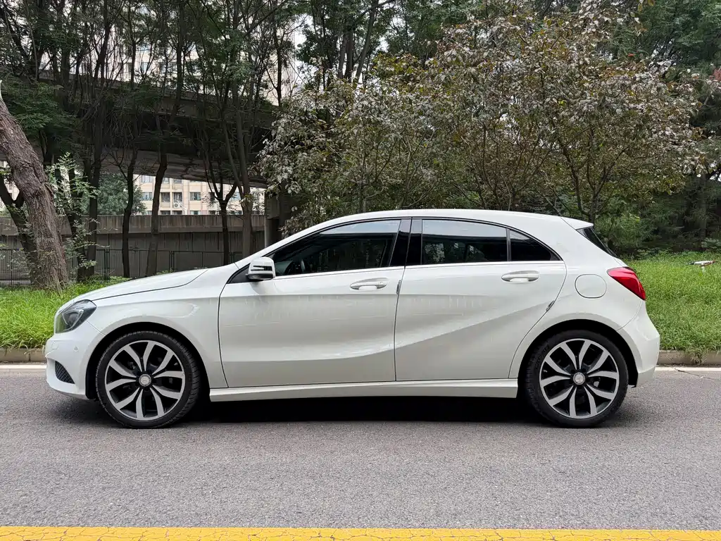 Mercedes-Benz A-Class 2015 — фото 3