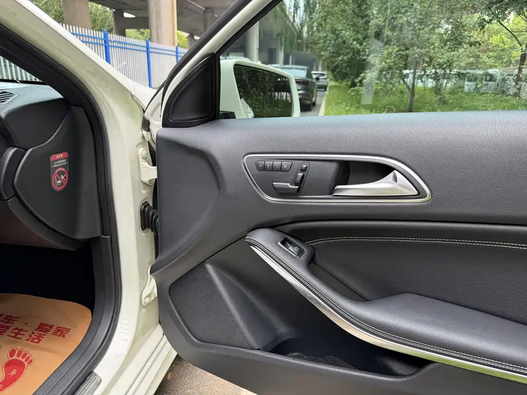 Mercedes-Benz A-Class 2015 — фото 11