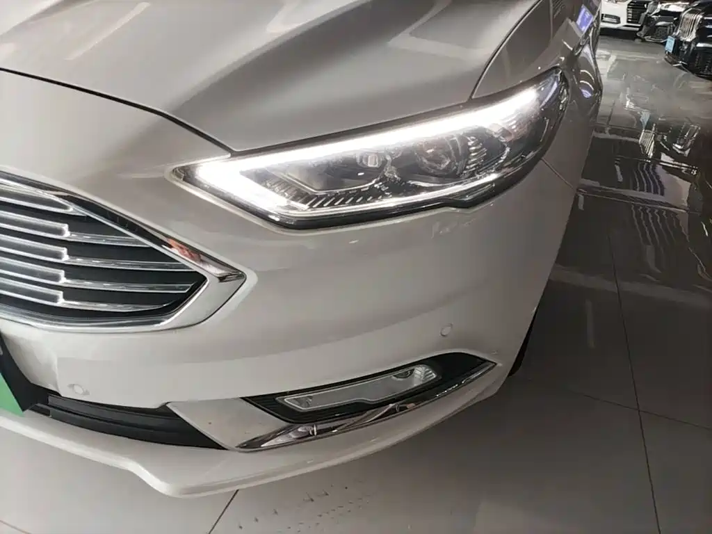 Ford Mondeo 2017 — фото 24