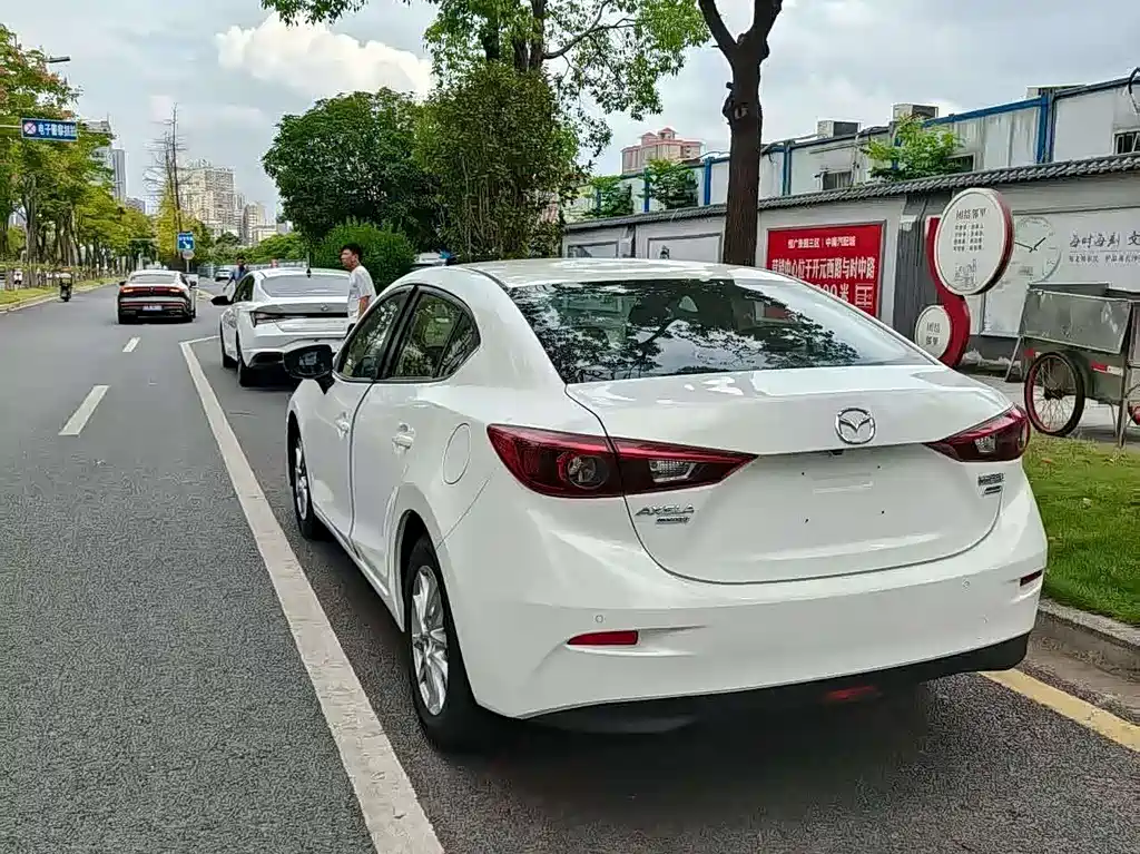 Mazda 3 Axela 2018 — фото 7