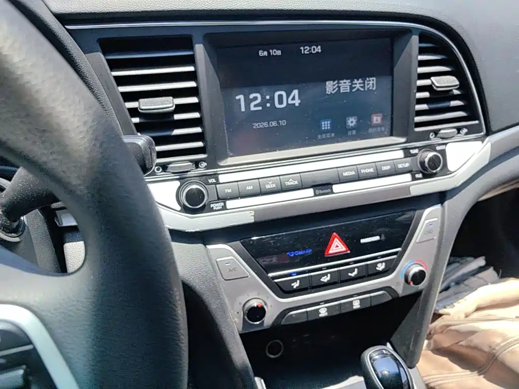 Hyundai Elantra 2017 — фото 13
