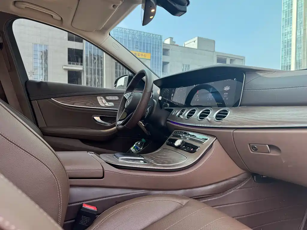 Mercedes-Benz E-Class 2023 — фото 12