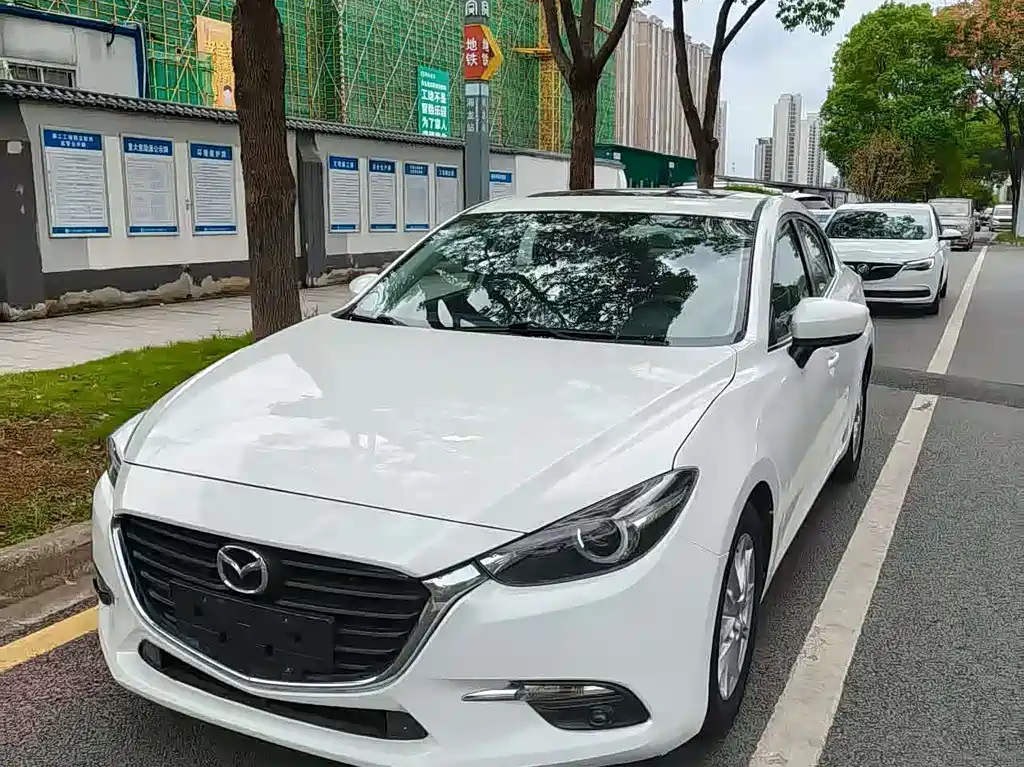 Mazda 3 Axela 2018 — фото 1