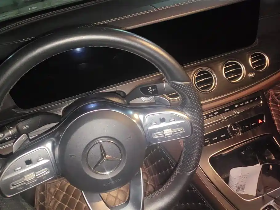 Mercedes-Benz E-Class 2019 — фото 16