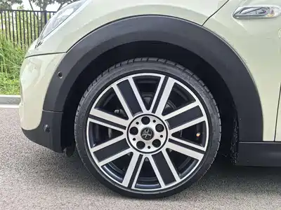 MINI MINI 2020
