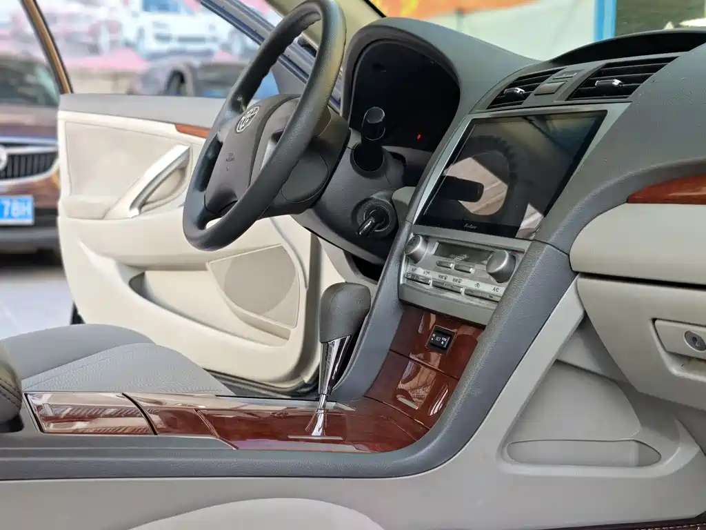Toyota Camry 2014 — фото 14