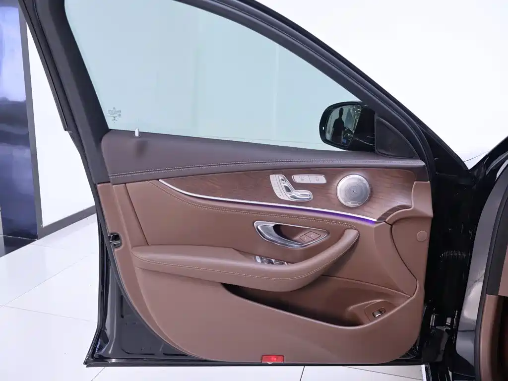 Mercedes-Benz E-Class 2021 — фото 18