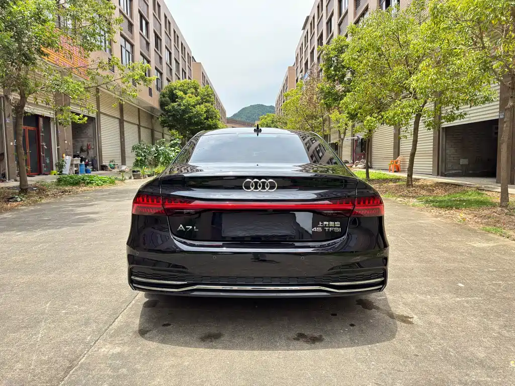 Audi A7L 2025 — фото 7