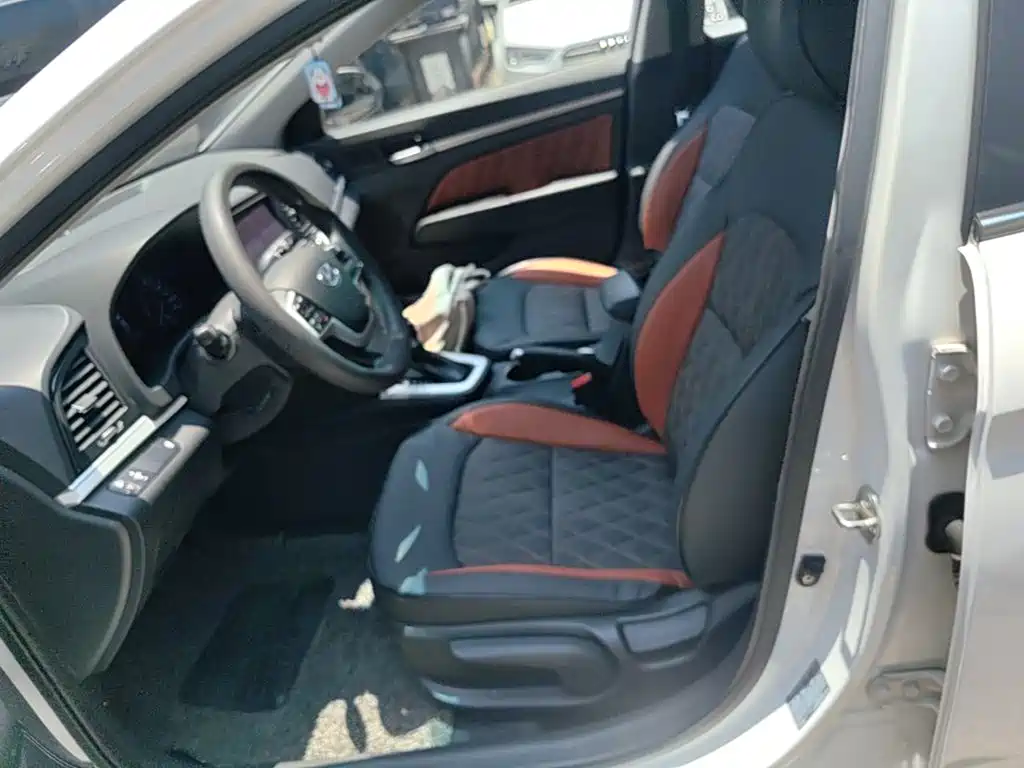 Hyundai Elantra 2017 — фото 15