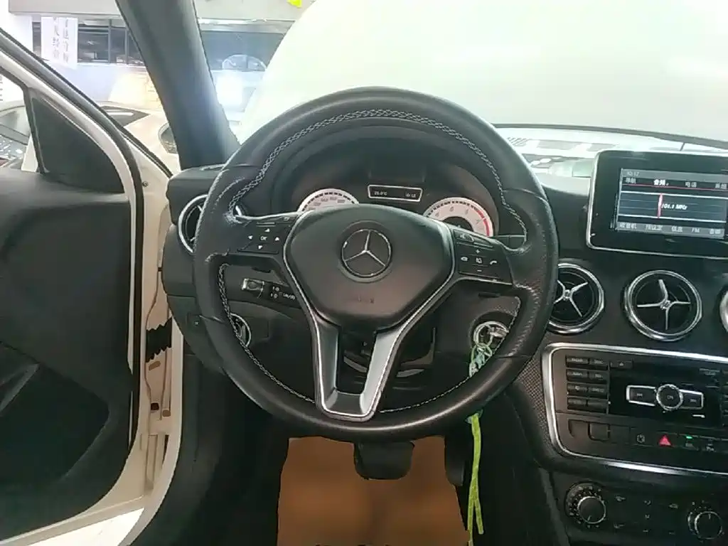 Mercedes-Benz A-Class 2015 — фото 11