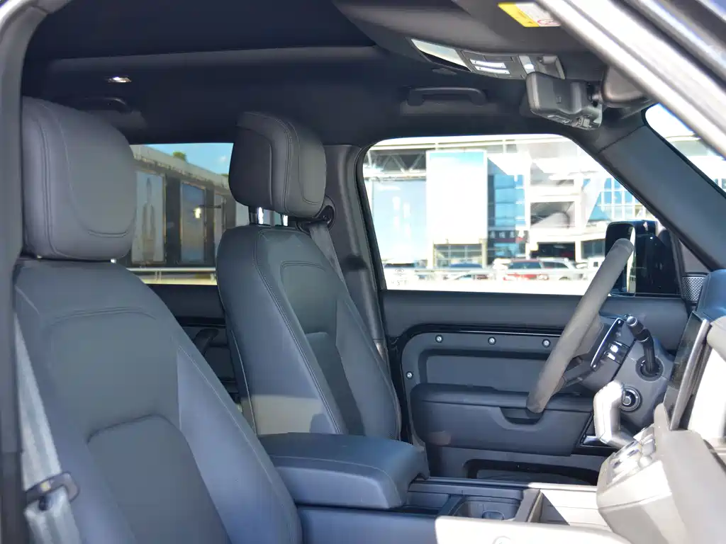 Land Rover Defender 2023 — фото 19