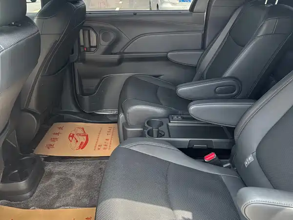 Toyota Sienna 2025