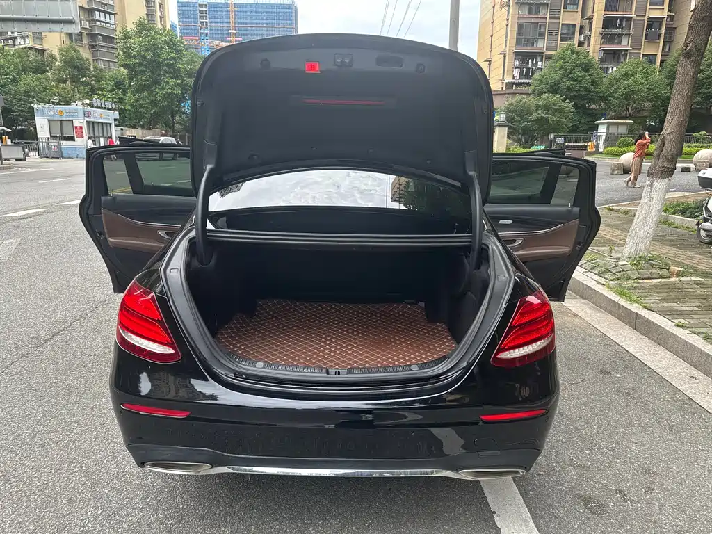 Mercedes-Benz E-Class 2019 — фото 12