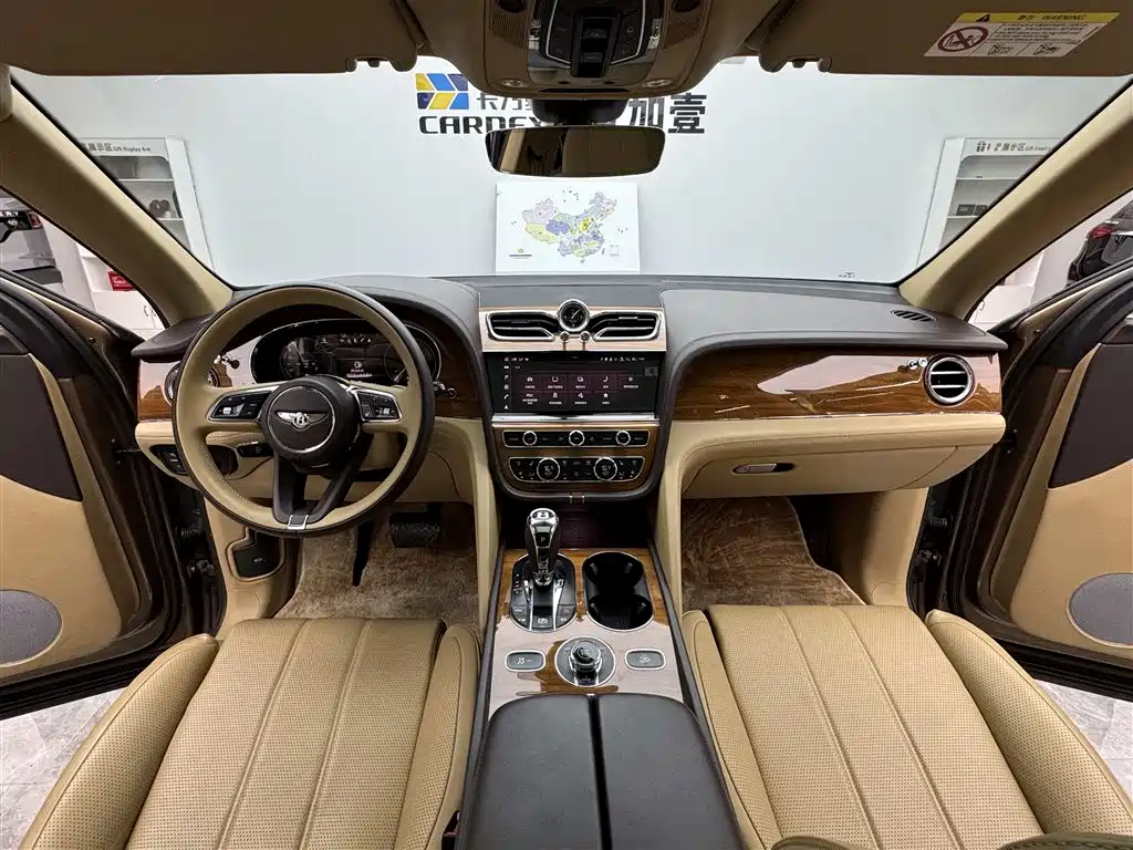 Bentley Bentayga Plug-In Hybrid 2021 — фото 10