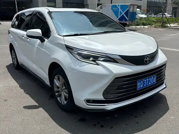 Toyota Sienna 2025