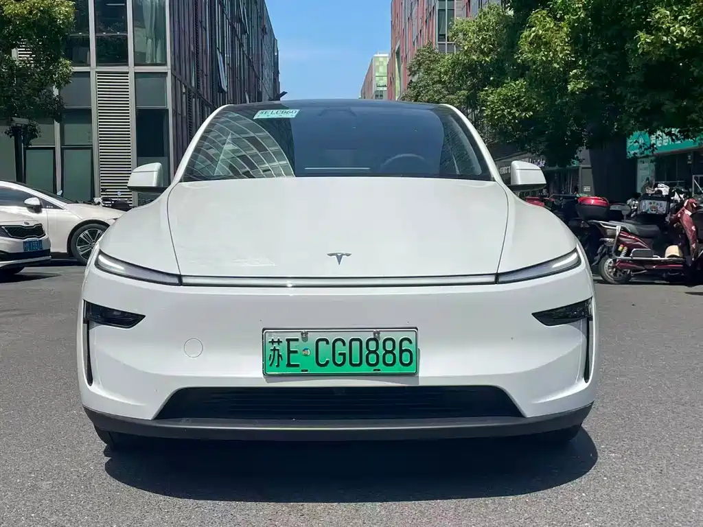 Tesla Model Y 2025 — фото 2