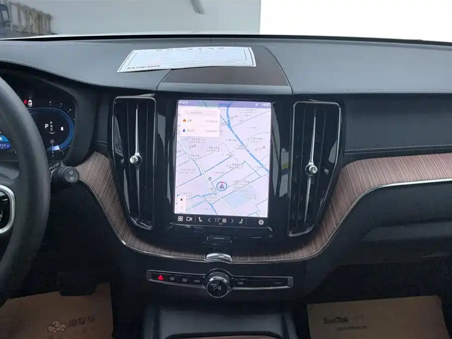 Volvo XC60 2025 — фото 13