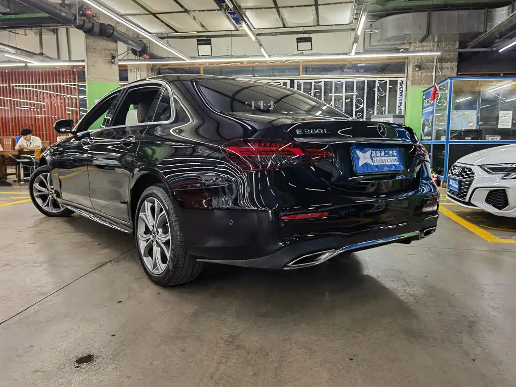 Mercedes-Benz E-Class 2023 — фото 6