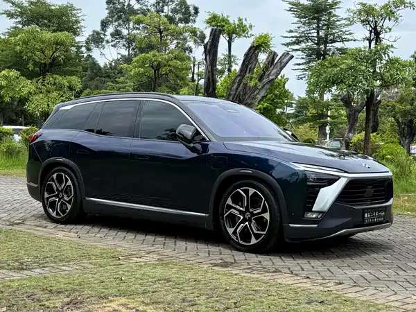 NIO ES8 2021