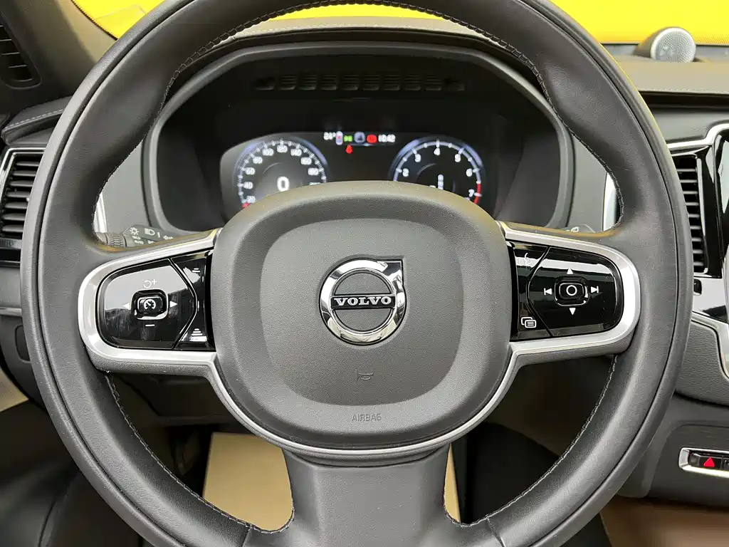 Volvo XC90 2022 — фото 11