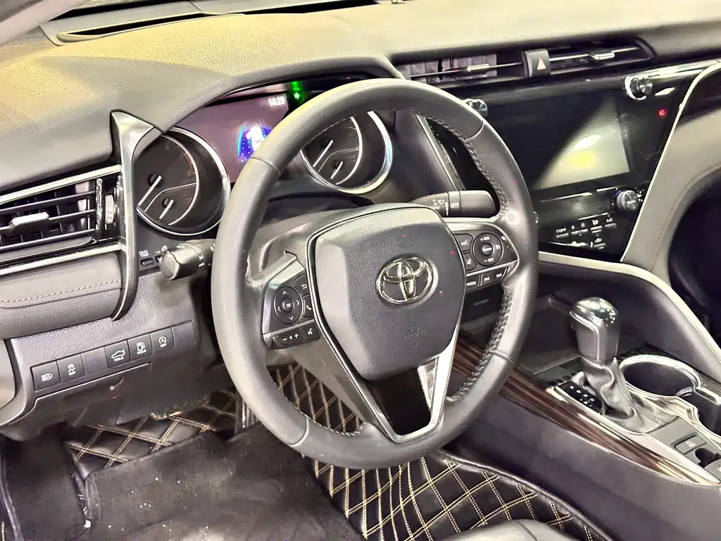 Toyota Camry 2019 — фото 4