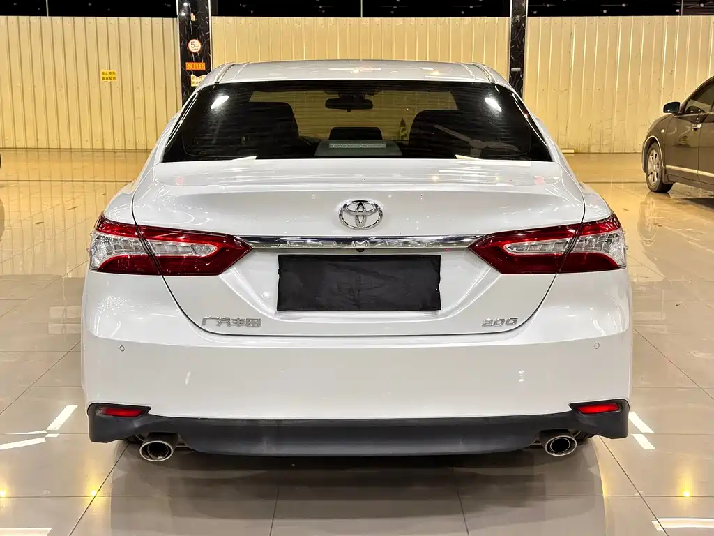 Toyota Camry 2019 — фото 10