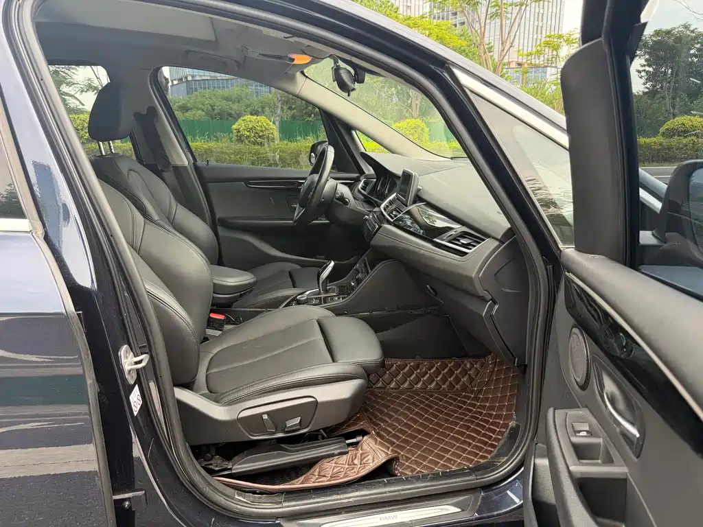 BMW 2 Series Wagon 2019 — фото 14