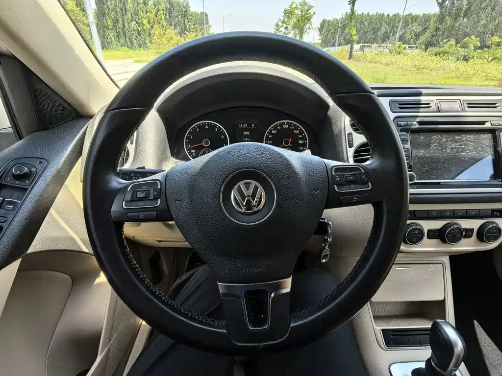 Volkswagen Tiguan 2015 — фото 9