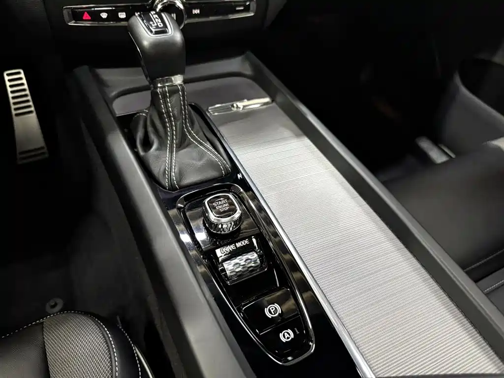 Volvo XC60 2020 — фото 15