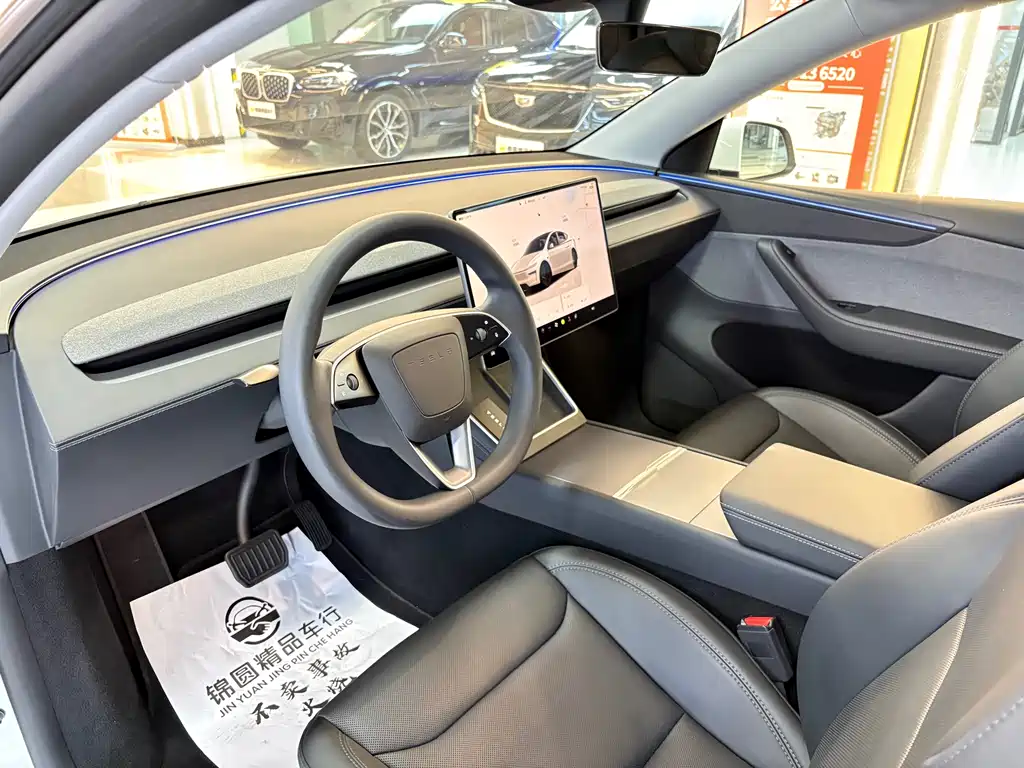 Tesla Model Y 2025 — фото 10