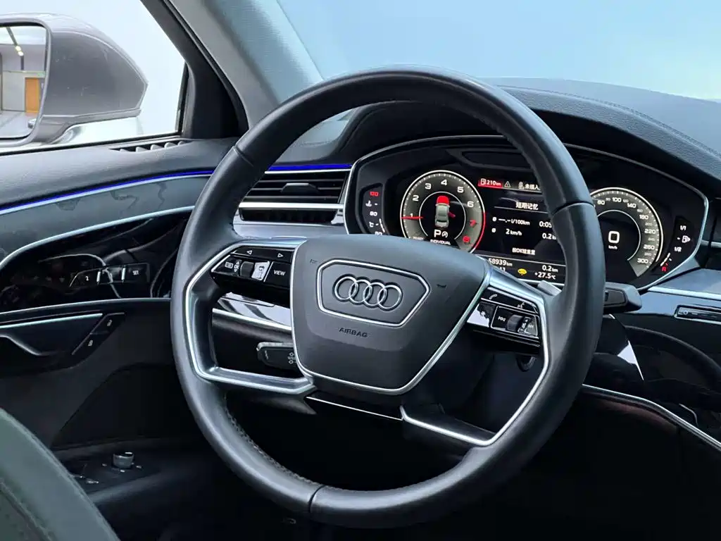 Audi A8 2021 — фото 25