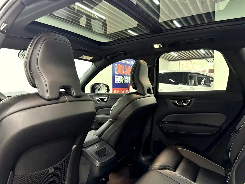 Volvo XC60 2020 — фото 20