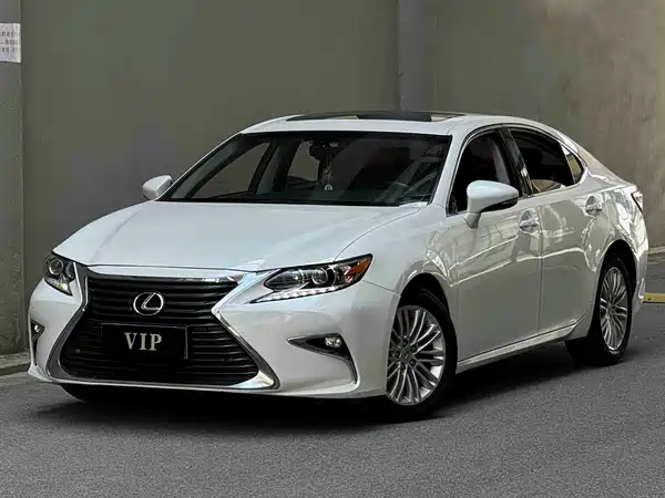 Lexus ES 2017