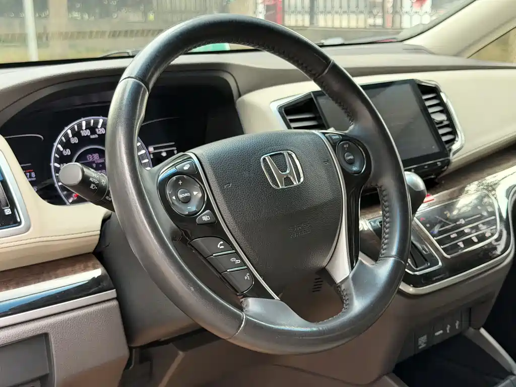 Honda Odyssey 2016 — фото 11