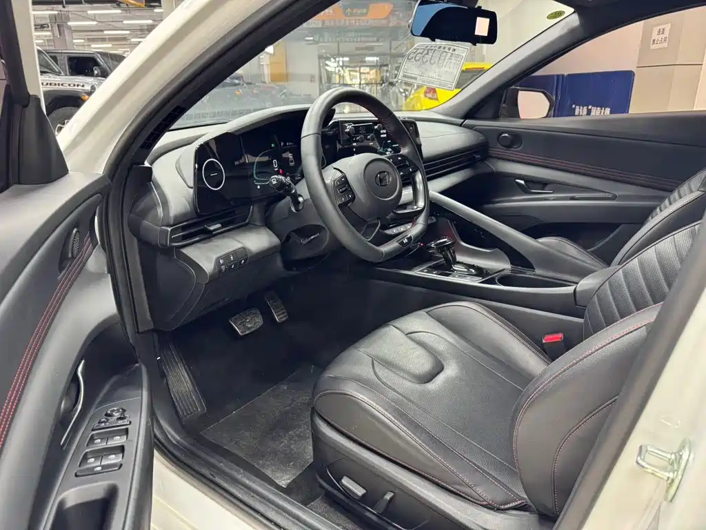 Hyundai Elantra 2023