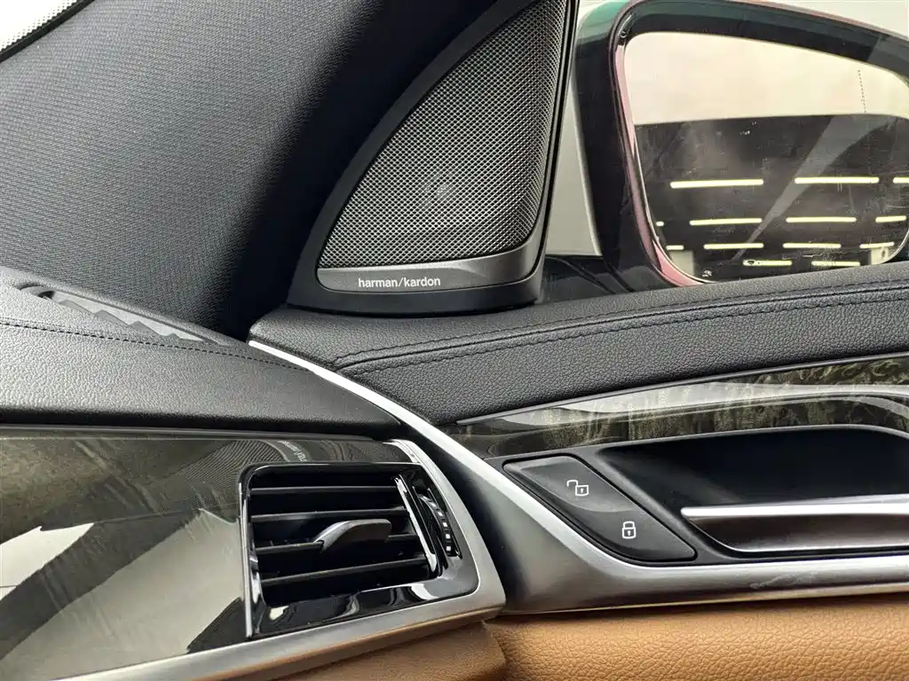 BMW 6 Series GT 2018 — фото 14