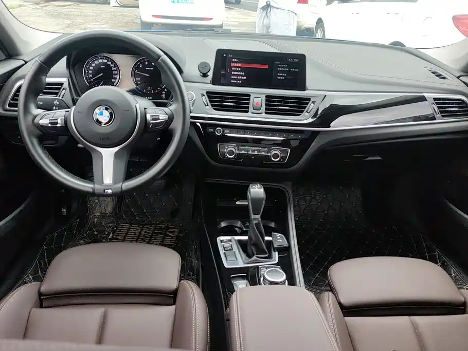 BMW 1 Series 2019 — фото 12