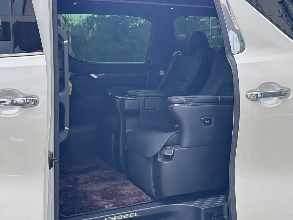 Toyota Alphard 2023 — фото 4