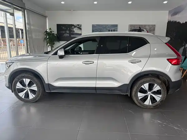 Volvo XC40 2024