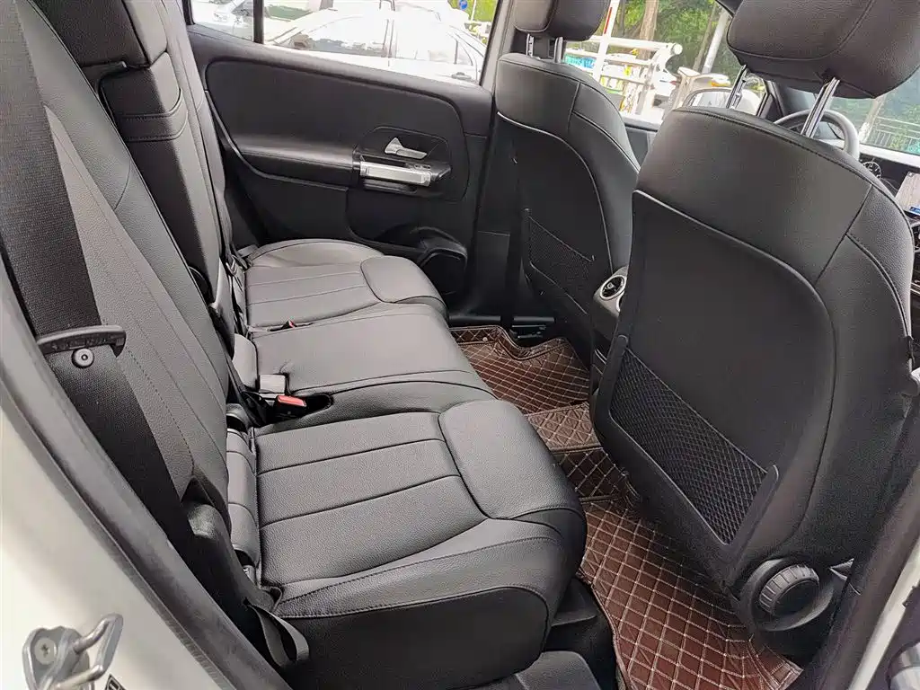 Mercedes-Benz GLB 2023 — фото 11