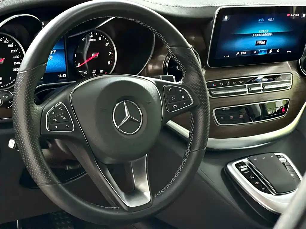 Mercedes-Benz V-Class 2022 — фото 12