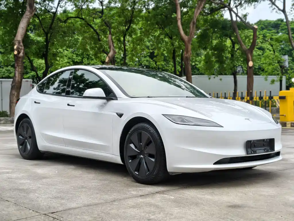 Tesla Model 3 2024 — фото 2