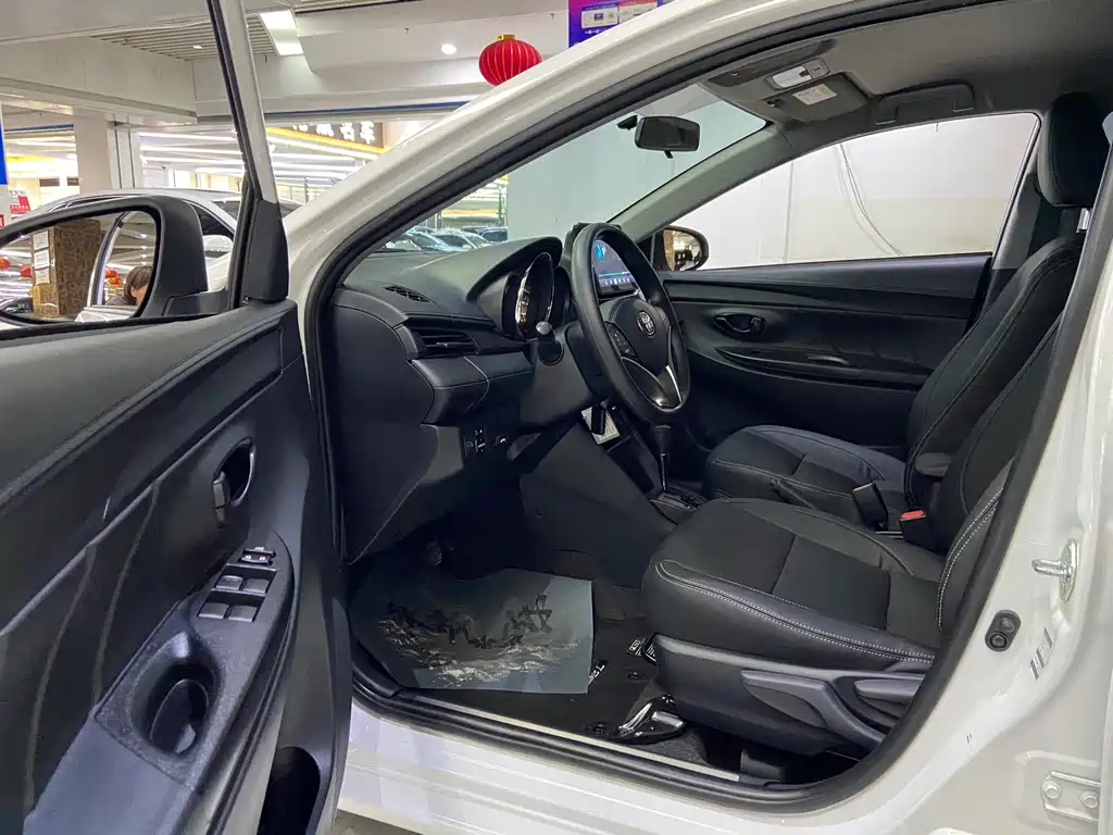 Toyota Yaris L 2023
