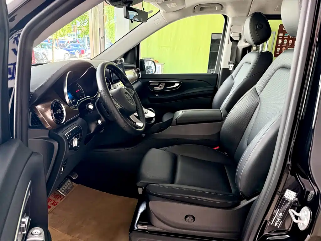Mercedes-Benz V-Class 2022 — фото 14