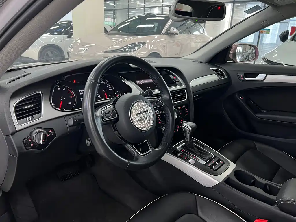 Audi A4L 2016