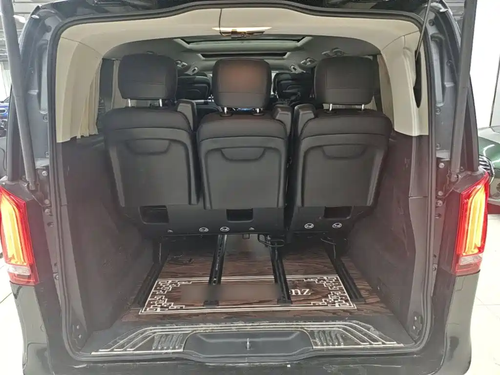 Mercedes-Benz V-Class 2022 — фото 19