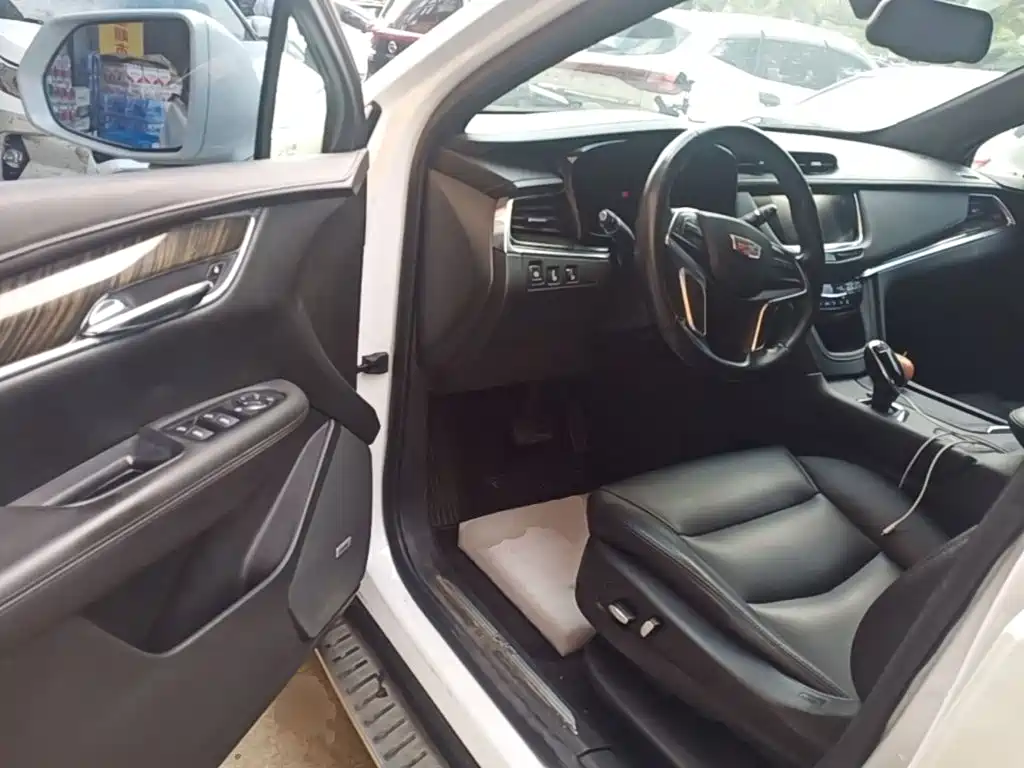 Cadillac XT5 2018 — фото 16