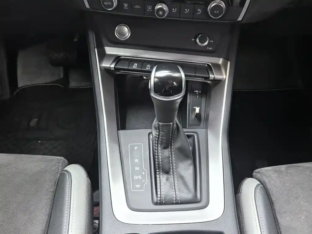Audi Q3 2021 — фото 27