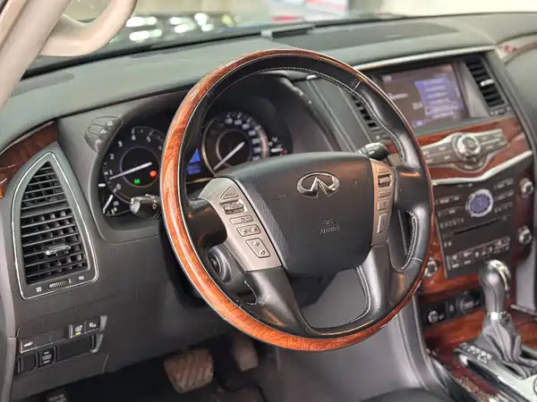 Infiniti QX80 2016