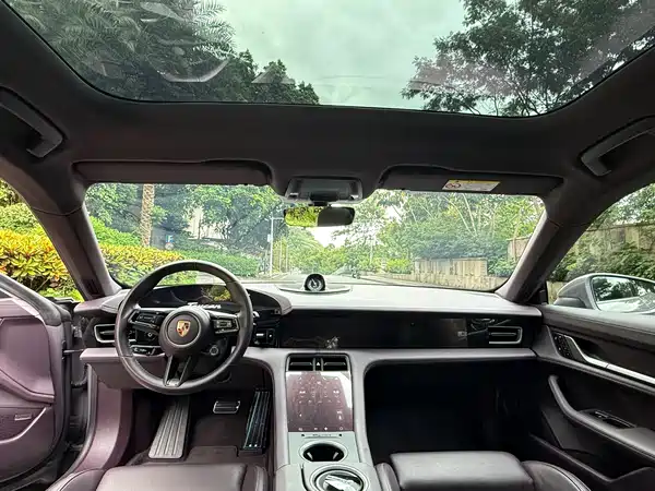 Porsche Taycan 2025